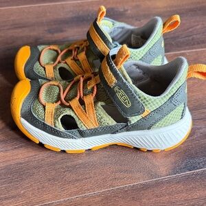 Keen Unisex-child Motozoa Breathable Comfy Easy On Quick Dry Hiking Shoe Sz 2 bk